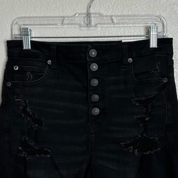 NWT American Eagle Black Curvy Super High-rise Distressed Shorts, Size 10 - Picture 2 of 14